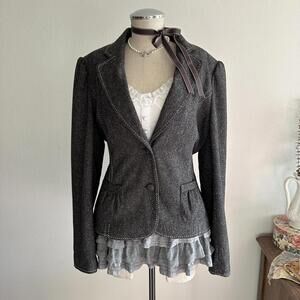 Gray button blazer with pockets and white stitching